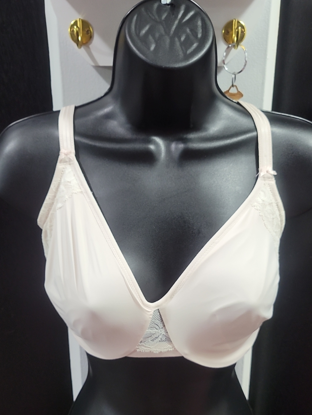 Olga Pale Pink Wireless Lace-Trim Bra